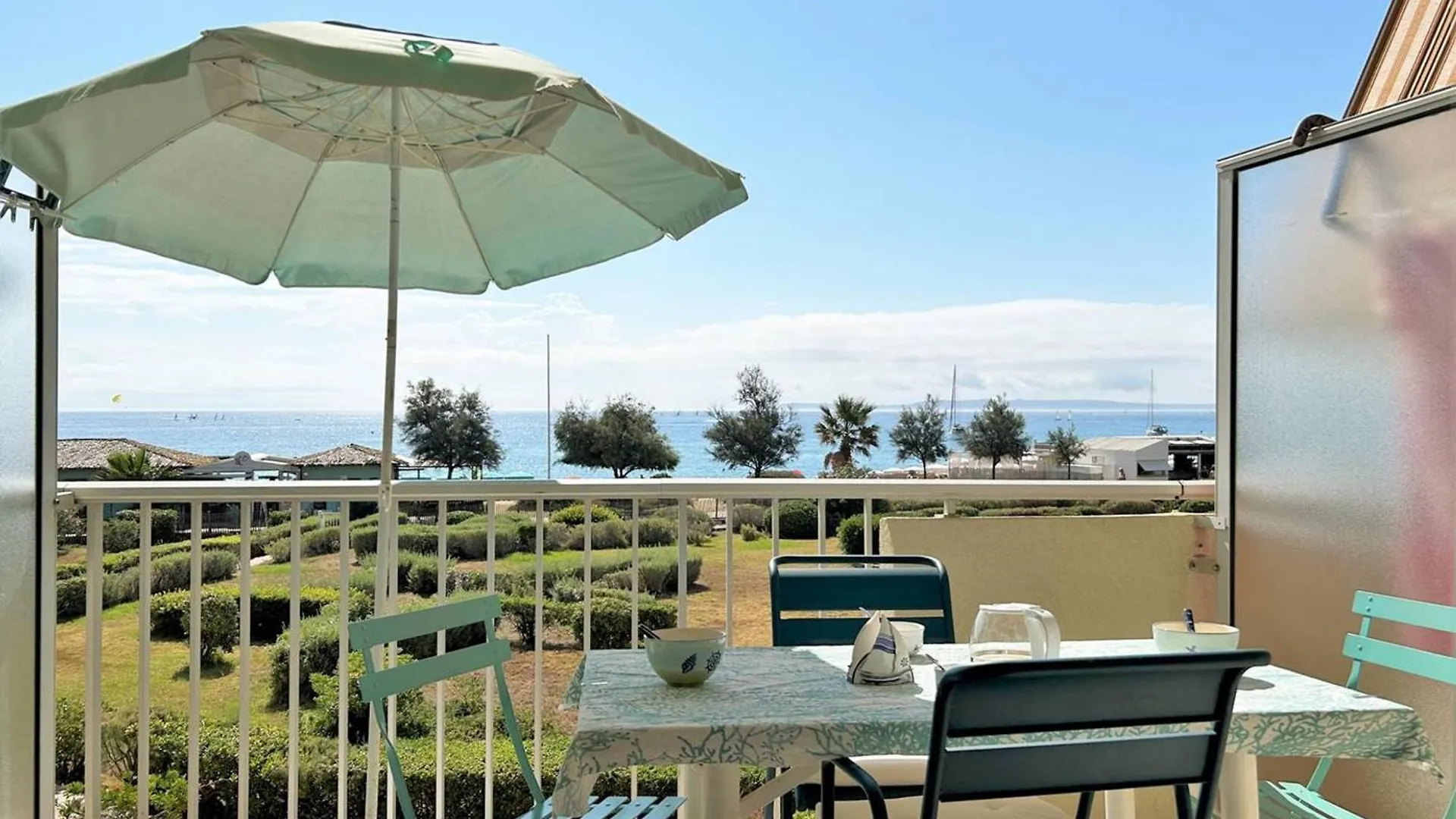 Appartement Cosy 2 Pieces Avec Parking - Le Lavandou - Fr-1-251-381 0*,